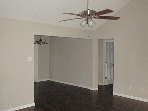 3rd image of 1512 Willow Park Dr