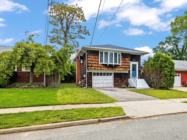 23 Cherokee Street, Massapequa, NY 11758