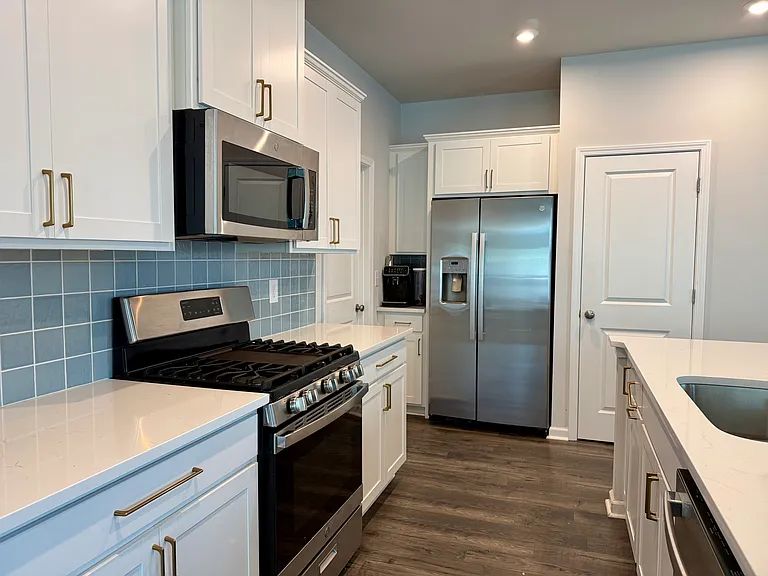 402 Poinsett Bridge Way — Photo 4