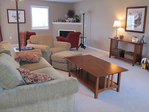 4th image of 325 Silver Maple Ct