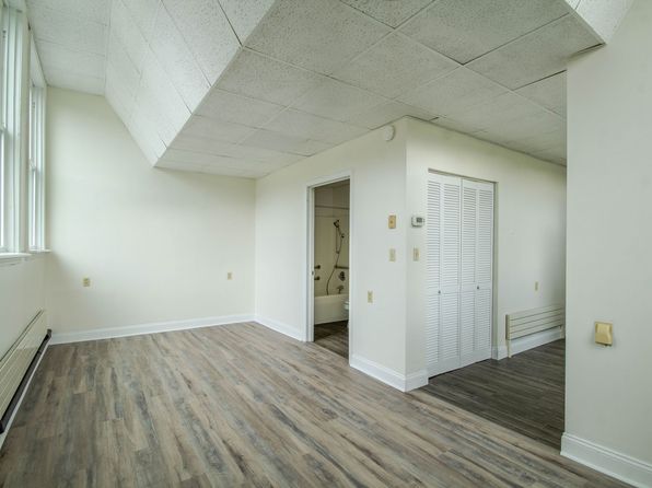 44 Riverside Dr #10