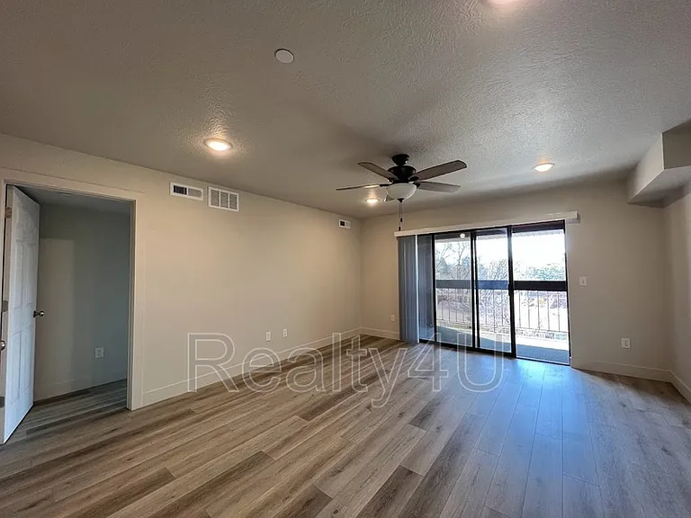2244 N Canyon Rd — Photo 4