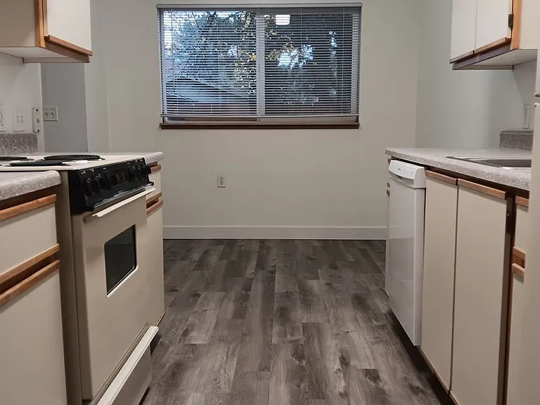 2615 Claxter Rd NE — Photo 1