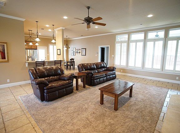 2nd image of 4621 Hilltop Dr