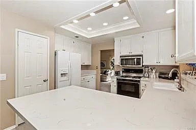 10251 Corkwood Ct — Photo 2