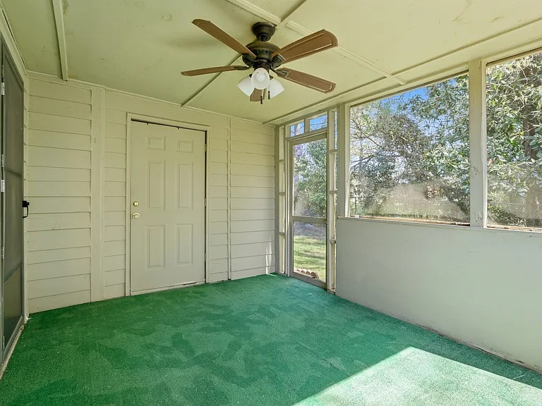 129 Sandalwood Cir — Photo 23