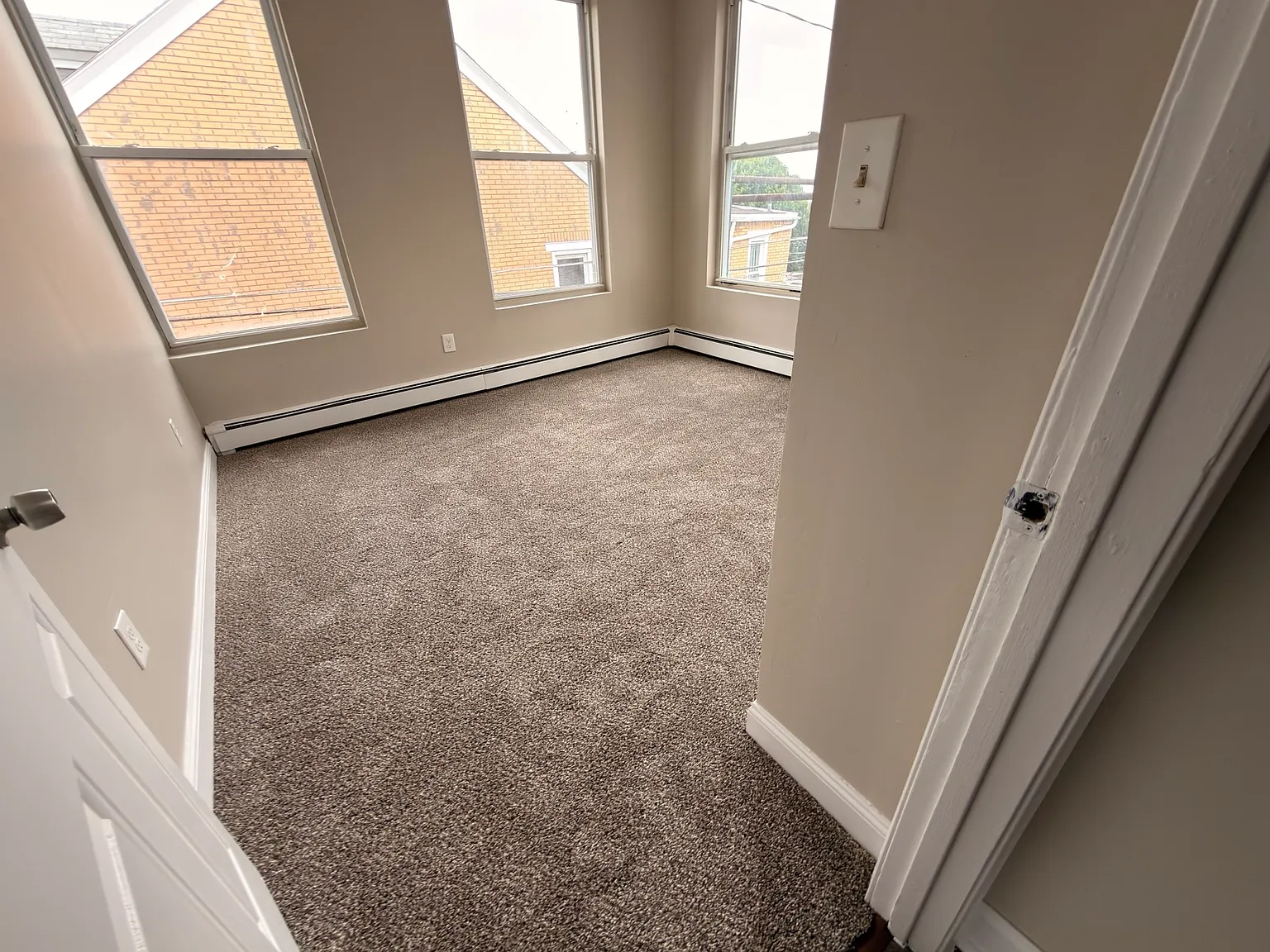 3 bed, 1000 sqft, $1,850 — Photo 3