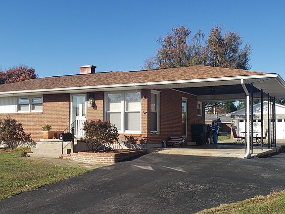 2nd image of 216 Maplelawn Ave NE