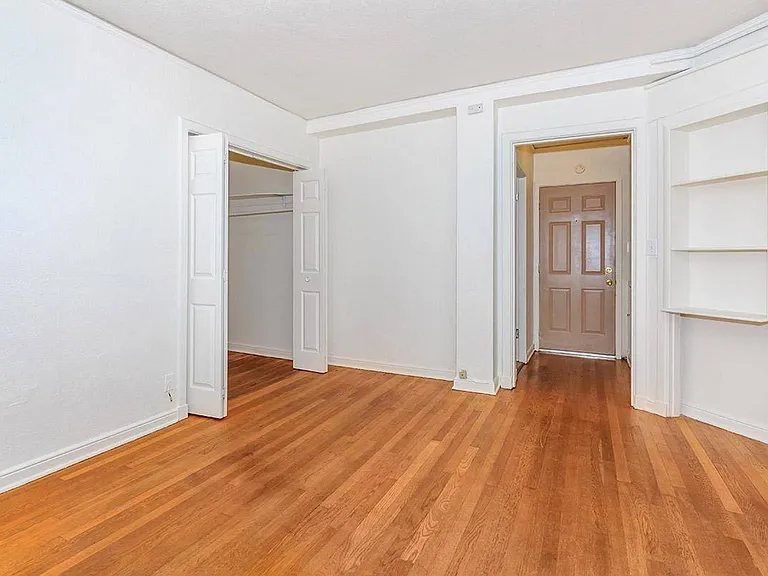 Charlesgate Apartments - Vintage Studios — Photo 10