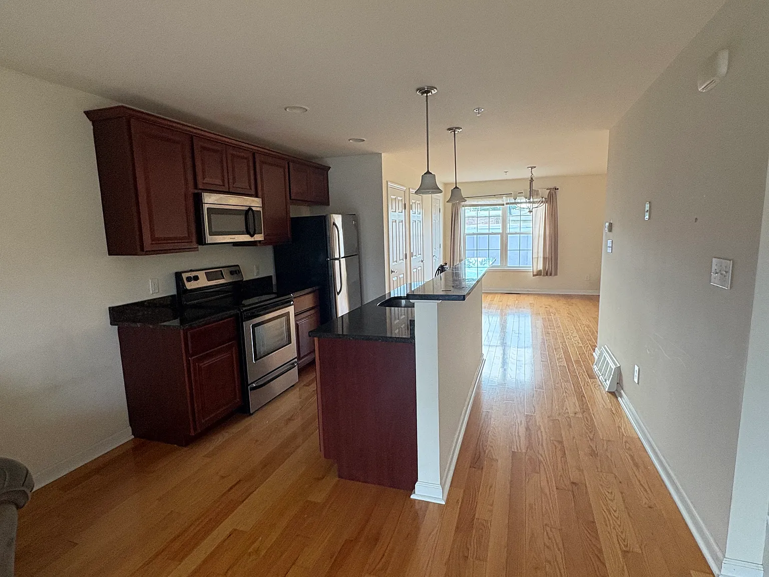 3 bed, 2.5 bath, $1,900 — Photo 3