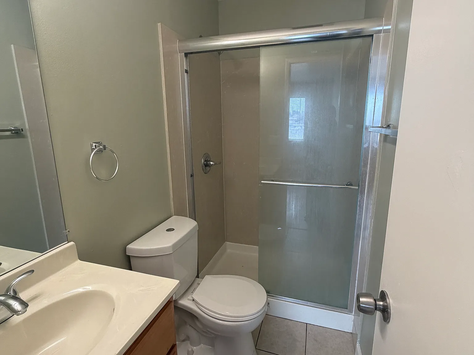 3 bed, 850 sqft, $3,200 — Photo 4