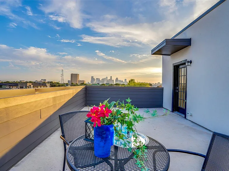 1612 Bennett Ave #102 — Photo 3