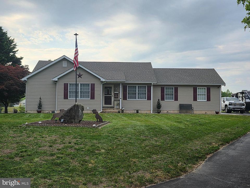 1st image of 125 Crimson Dr