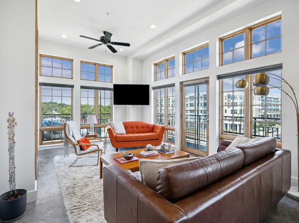2235 E 6th St APT 301, Austin, TX 78702