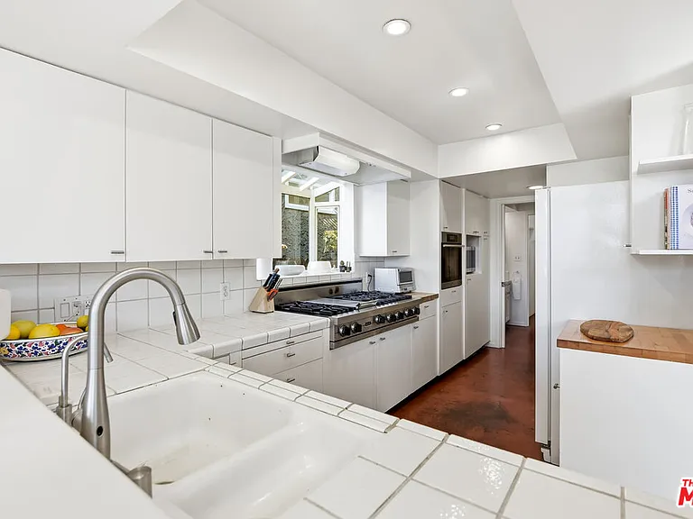 469 Sherman Ave — Photo 8