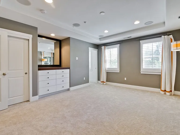 156 Linfield Dr — Photo 14