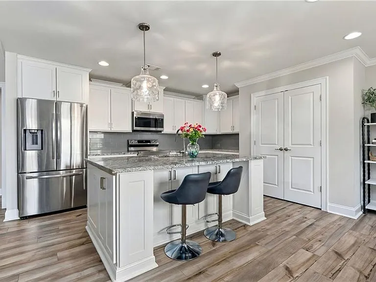 1817 Armistead Ln — Photo 2
