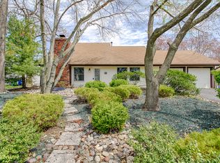 18 Holmes Ln, Evesham, NJ 08053