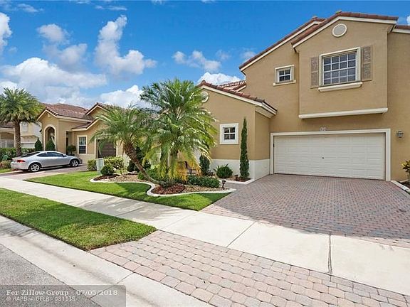 2nd image of 924 NW 126th Ter
