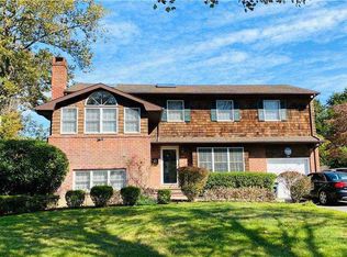 1 Oneida Ln, Commack, NY 11725