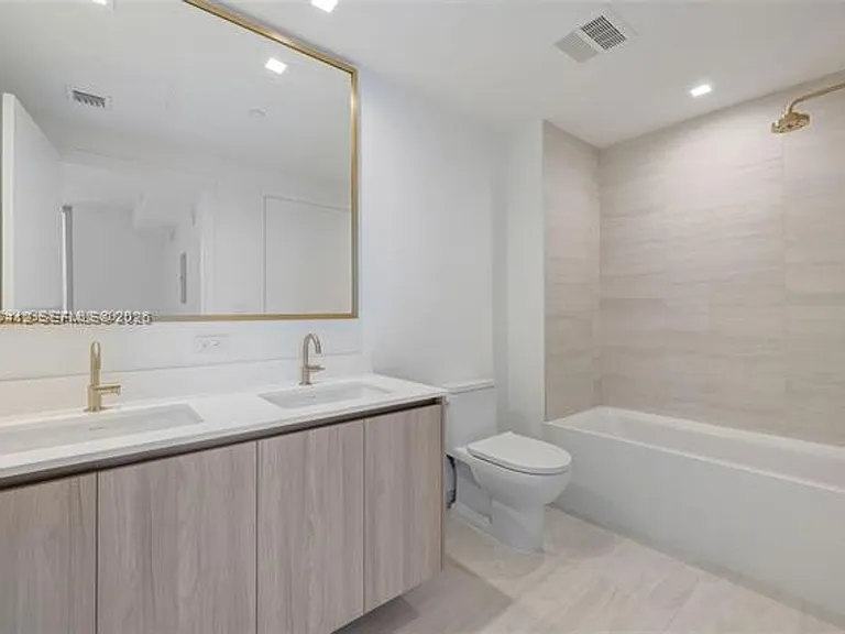 77 SE 5th St #1705 — Photo 9