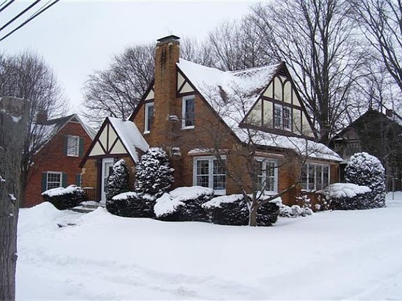 2nd image of 573 Central Ave E