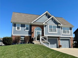 10307 N Lawn Ave, Kansas City, MO 64156