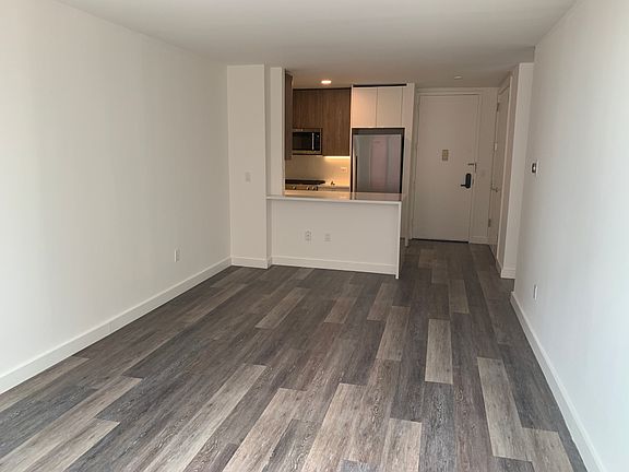 4th image of 520 W 43rd St APT 18G