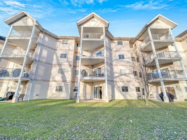 40 Adams Ln #111, Lasalle, ON N9J 3R4