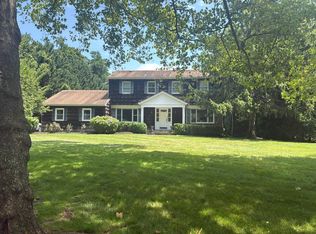 136 Darrow Ln, Greenlawn, NY 11740