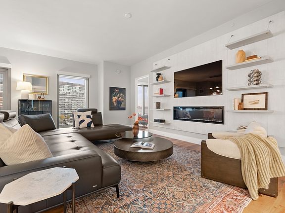 4th image of 300 Pier 4 Blvd Unit 7G