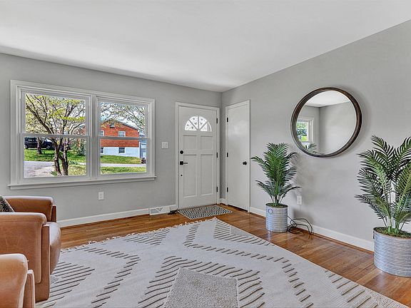 5th image of 2538 Ellison Ave