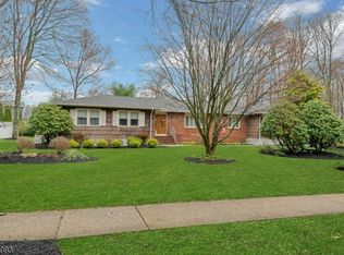 3 Pilgrim Dr, Succasunna, NJ