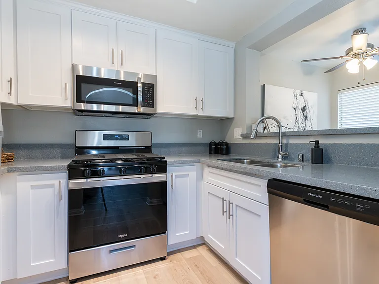 Mansfield Terrace Apartments — Photo 14