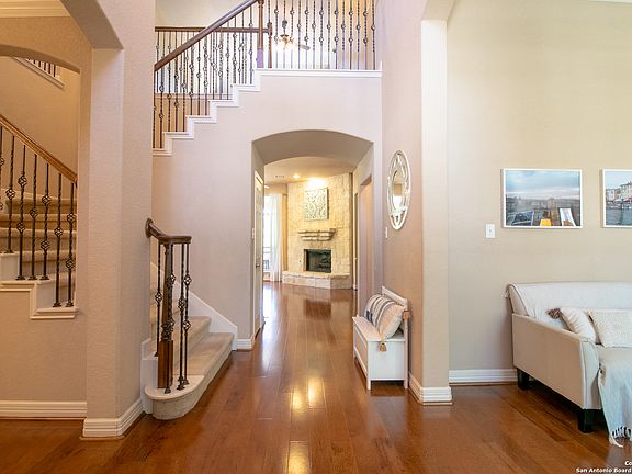 5th image of 3558 Hilldale Pt