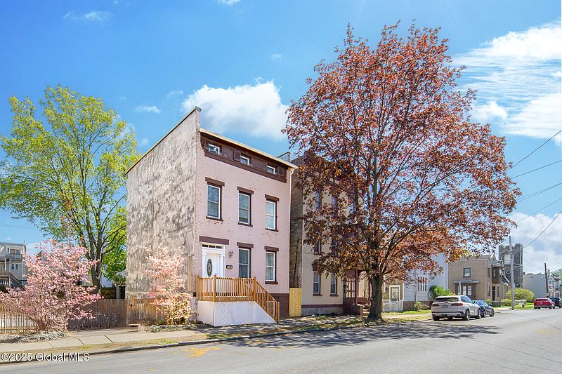 4th image of 1410 1st Avenue