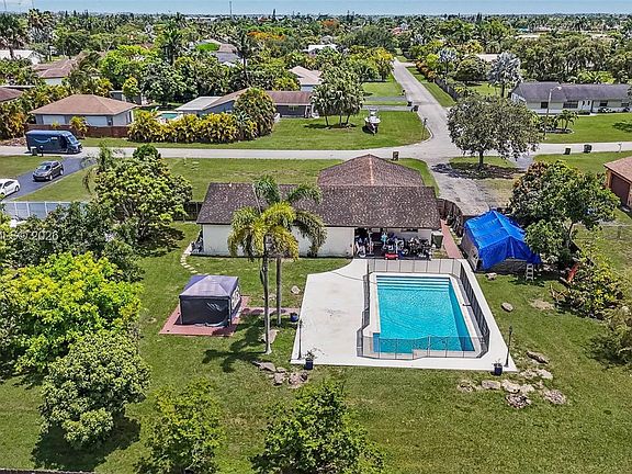 4th image of 1475 NW 19th St