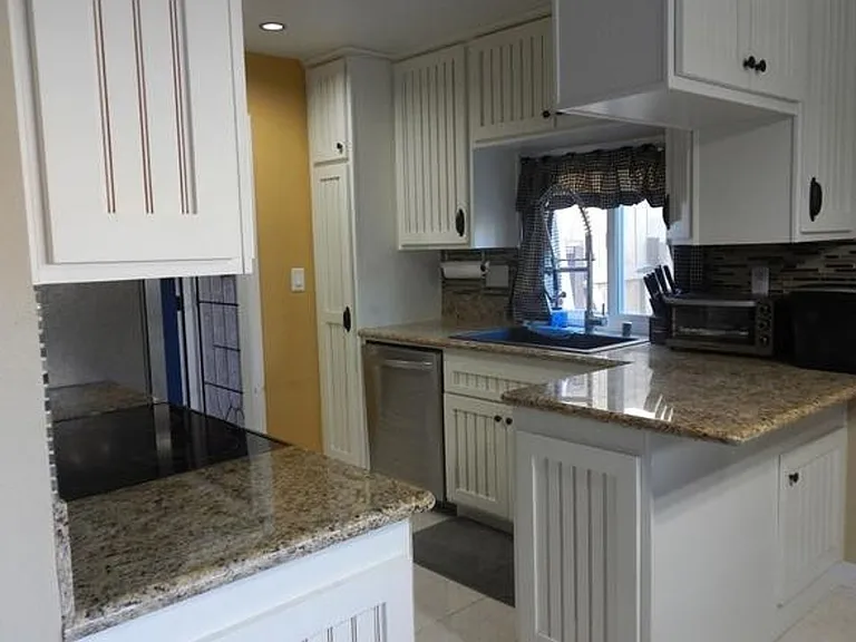2353 Edenbridge Ln — Photo 6