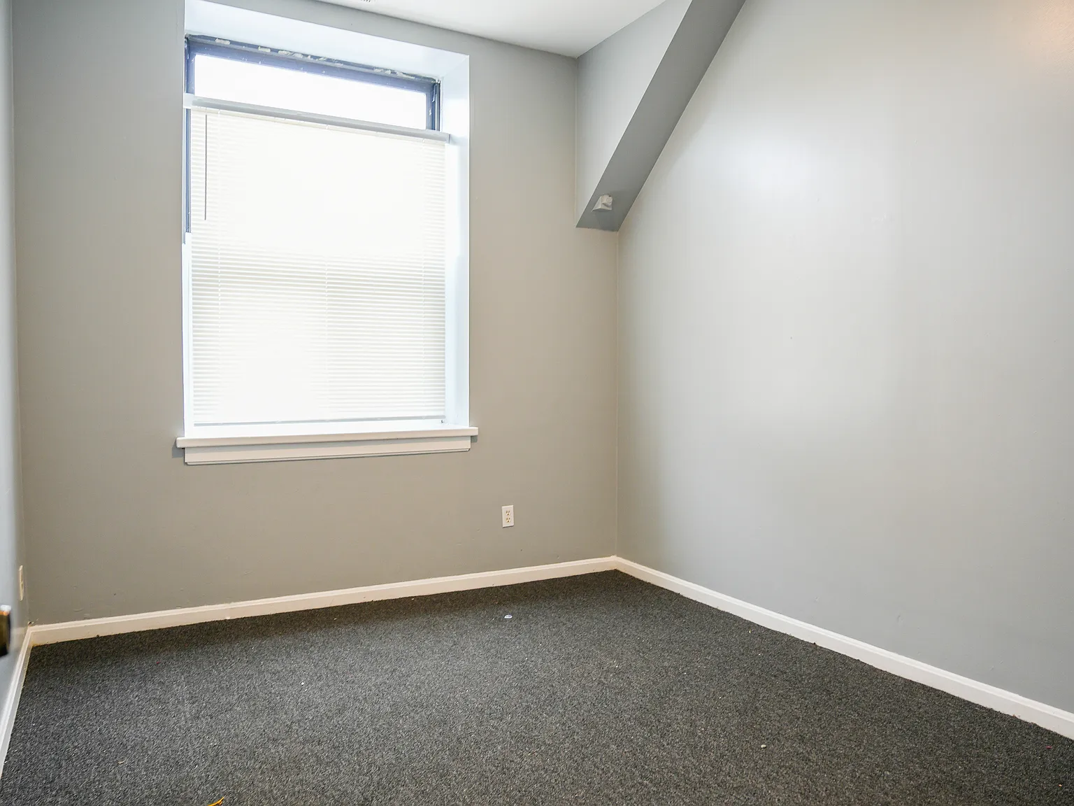 2419 Greenmount Ave — Photo 4