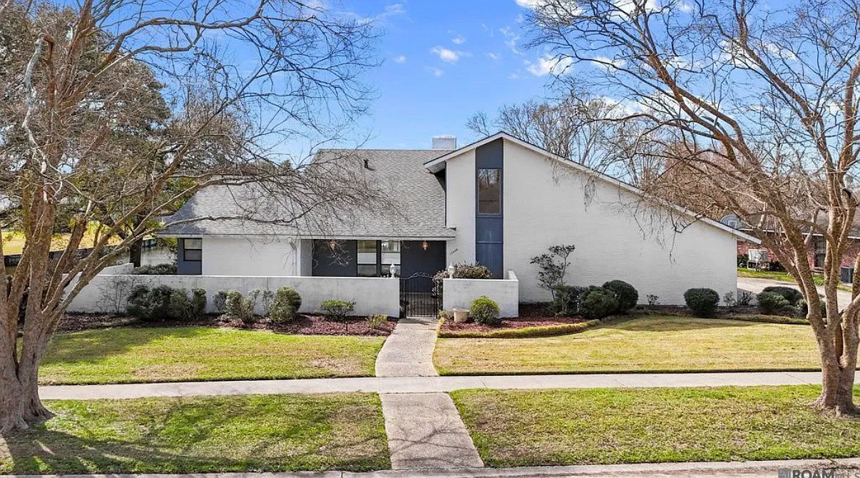 4 bed, 3725 sqft, $3,500 — Photo 1