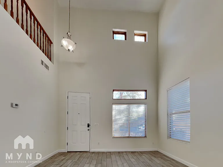 6418 S 49th Dr — Photo 7