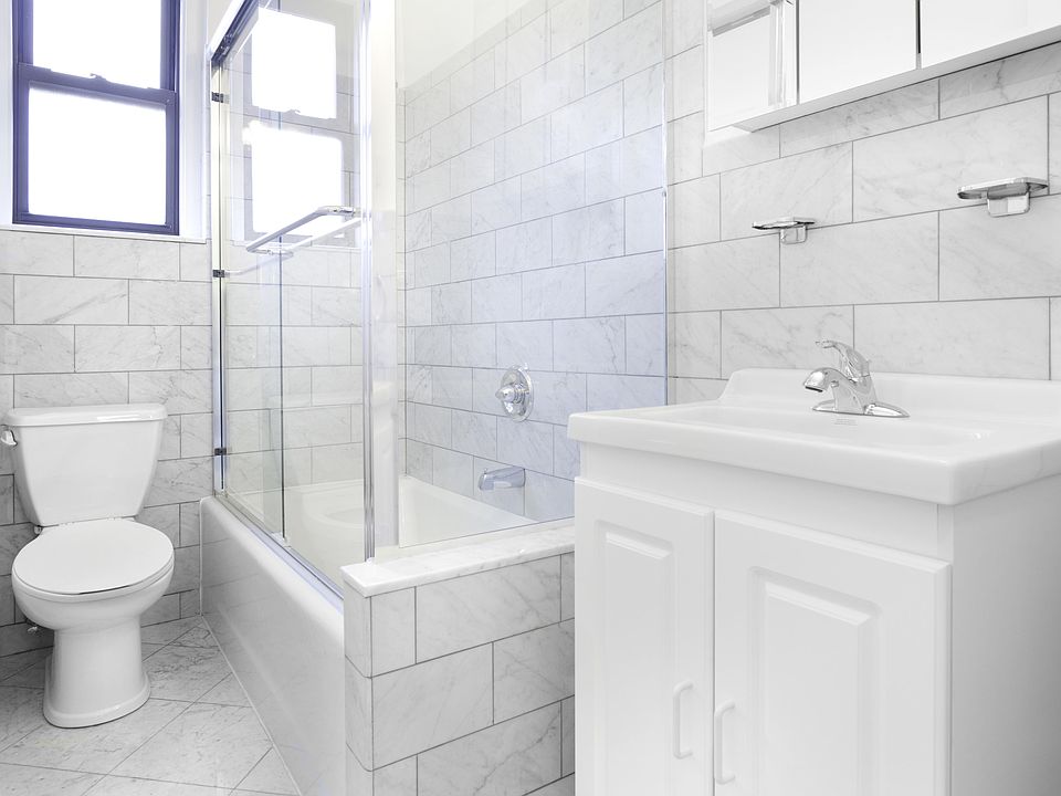2nd image of 360 E 55th St APT 2C