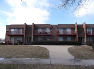 508 N Roberts Dr APT 1B, Glenwood, IL 60425