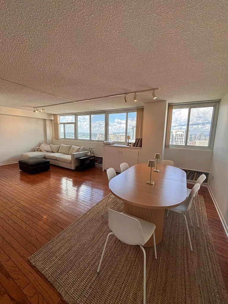 1 bed, 2.0 bath, 900 sqft, $2,400 — Photo 1