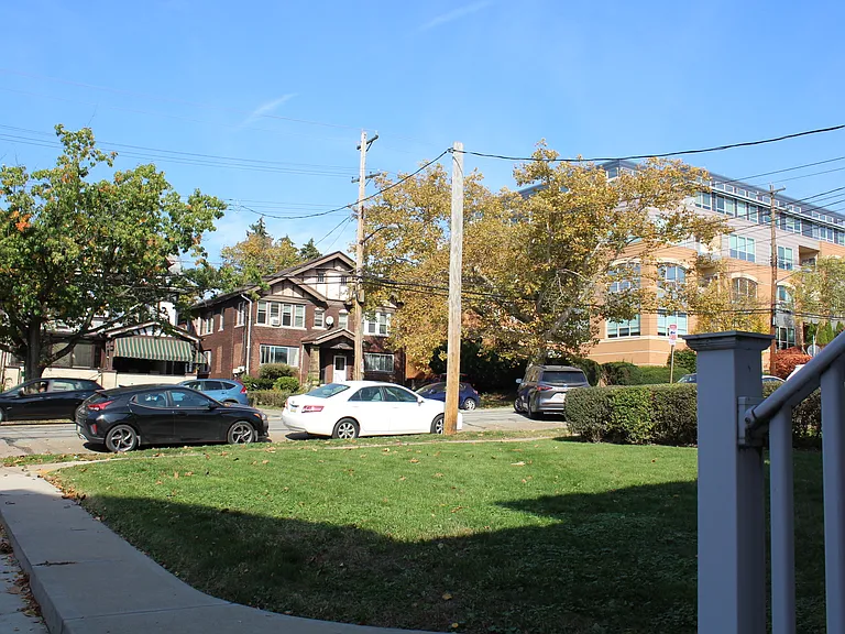 5836 Beacon St #1B — Photo 11
