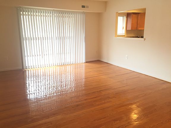 3rd image of 25 Montrose Manor Ct APT G