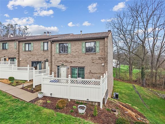 3rd image of 300 Williamsburg Ln