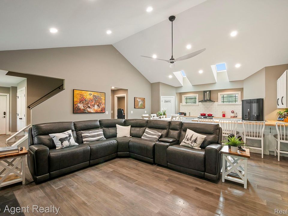 27593 Old Colony St, photo 10