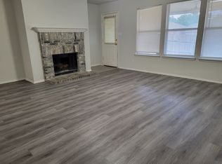 2450 Meadowgate Ln, Lancaster, TX 75134