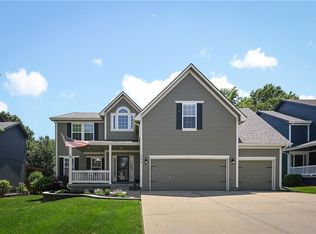 122 NE Lamplighter Ln, Blue Springs, MO 64014